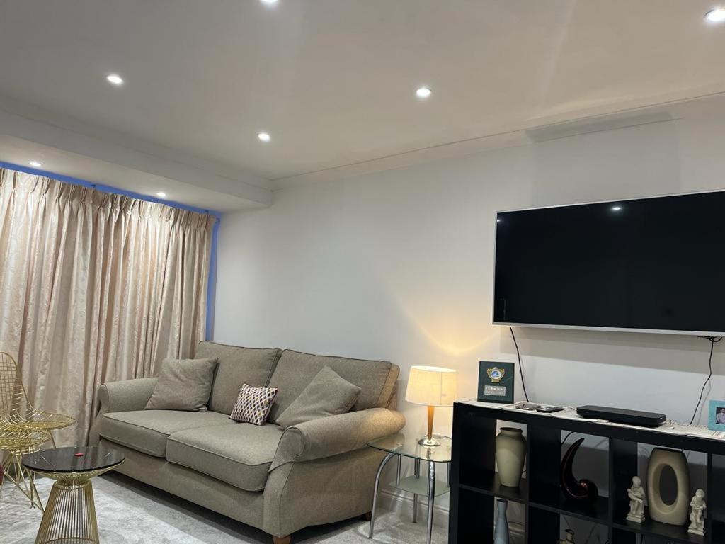 Blessings Of Peace Home Away From Home 卡迪夫 外观 照片